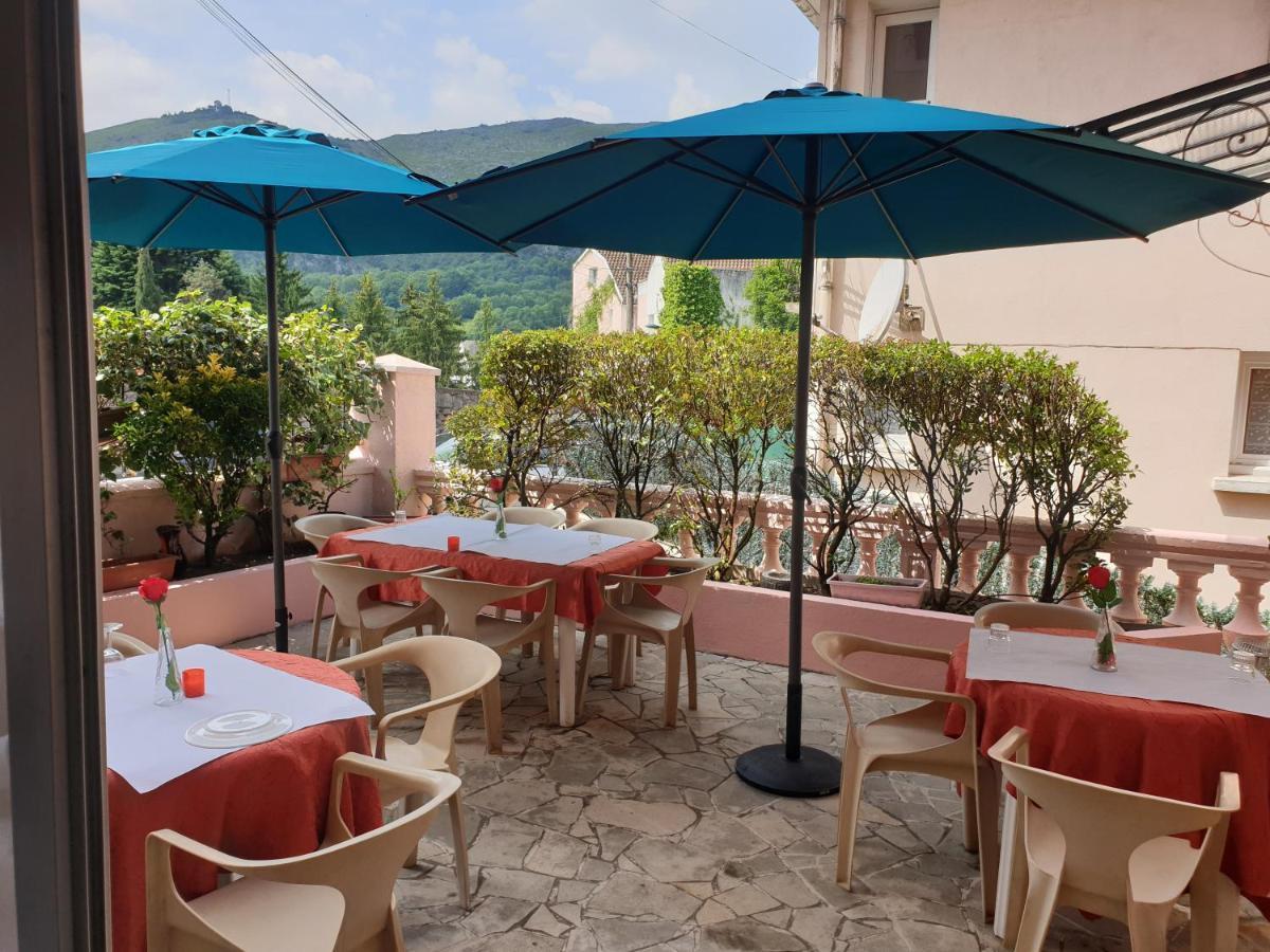 Hotel - Restaurant - Bar Saint Avit L Hotel Des Tchoumjeu Lourdes Buitenkant foto